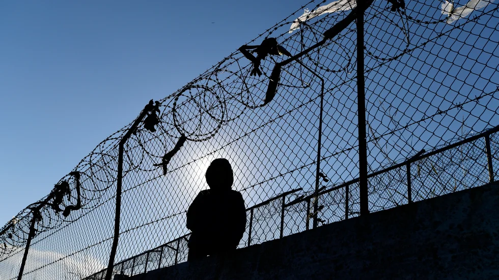 Flyktinglägret Moria på den grekiska ön Lesbos. EU måste välja en väg i migrationspolitiken som bättre skyddar människor på flykt, skriver debattörerna med anledning av förhandlingarna om en ny pakt.