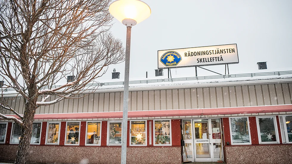 Skribenterna är besvikna över beslutet att flytta räddningstjänsten i Skellefteå.