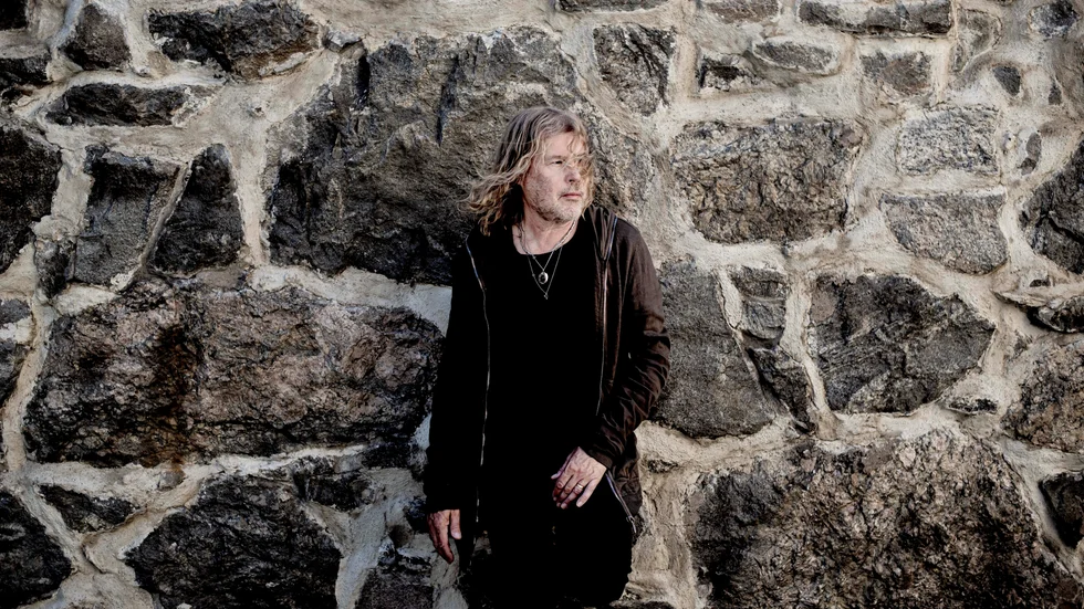 Staffan Hellstrand spelar gamla hits och låtar från nya temaalbumet "Mordet i Nürnbergbryggeriet".