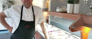 Pandemin innebär slutet för Anders kafé – två anställda varslas: ”Det är inte roligt”