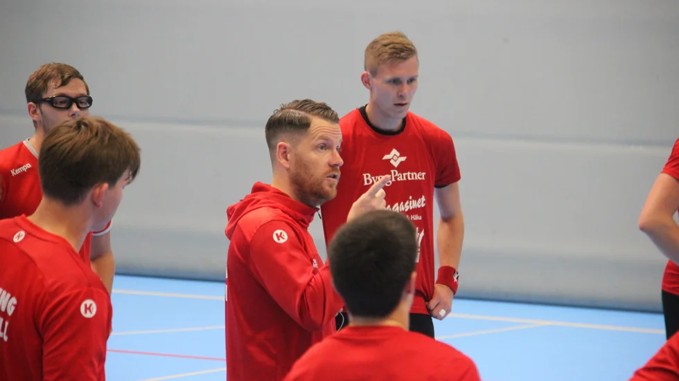 EHF-herrarna får fortsätta att träna. Det blir inget spel mot Nyköping på fredagskvällen på grund av sent coronabeslut.