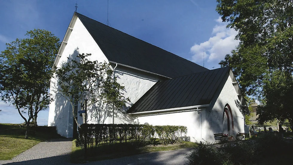 Även om församlingarna är viktigast är det en styrka att kunna verka även på högre beslutsnivåer, skriver Anders Brännström och Erik Eckerdal.  Bilden visar Litslena kyrka.