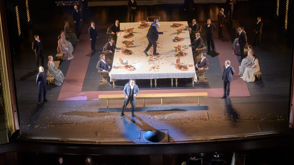 Verdis "Rigoletto" på en nästan öde Kungliga Operan i Stockholm. Endast en liten publik och en nedbantad orkester framförde verket under dirigent Vincenzo Milletari.