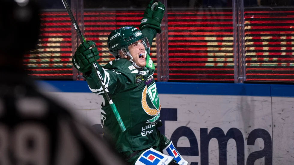 Färjestads Michael Lindqvist jublar efter 2-0.