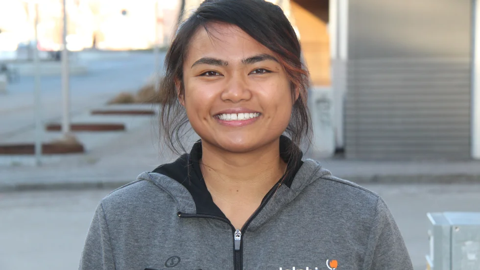 Föräldrar från Filippinerna men uppvuxen på Hawaii. Chanelle Molina berättar om en spännande bakgrund. Framtiden? Den kan ta henne till WNBA. 
