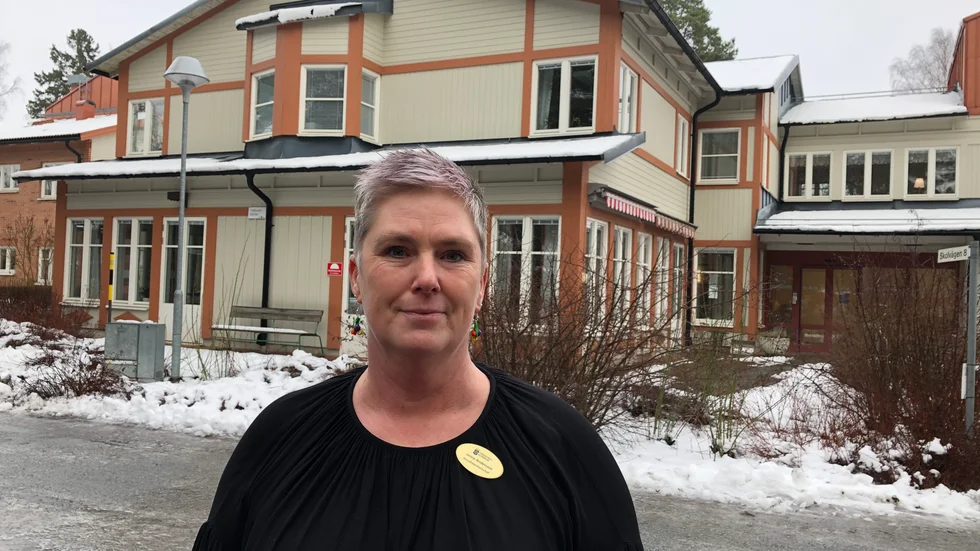 Fjärdhundraborna är trötta på senaste tidens strömavbrott. "Det är bedrövligt", säger Jenny Andersson, resultatenhetschef på omsorgsboendet Gläntan där man drabbas hårt när strömmen går.