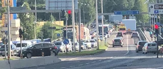 Långa bilköer på E4 i centrala Skellefteå