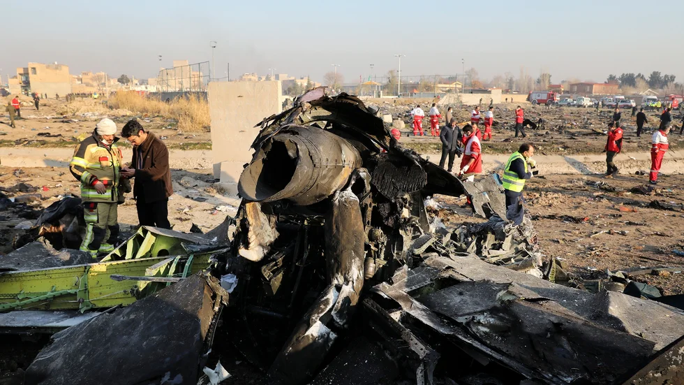 Resterna av det ukrainska passagerarflygplan som sköts ned utanför Irans huvudstad Teheran i januari. Arkivbild.