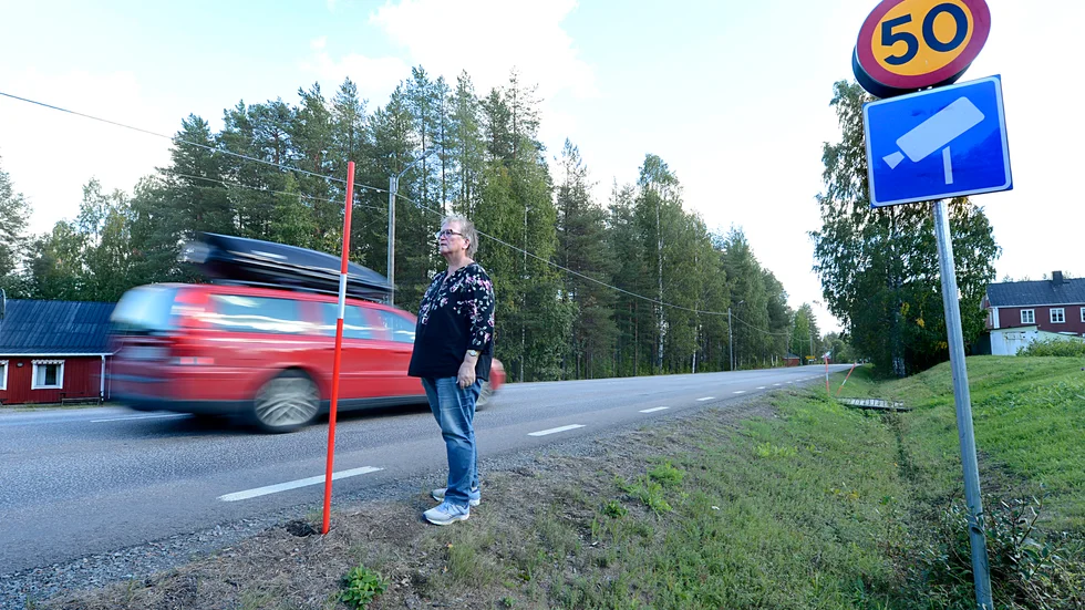 "Vi har ett årligt möte med Trafikverket. Där ska vi trycka på ännu hårdare", säger Överkalix kommunalråd Anne Jakobsson som ser uppskjutandet av gång- och cykelvägen som ett svek  mot byborna.