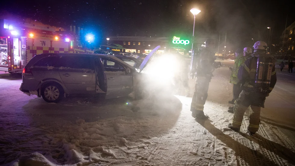 Bilbranden utbröt strax efter femtiden på torsdagskvällen.