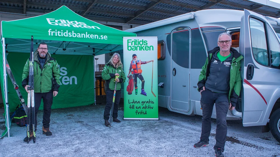 Fritidsbankens lokal kommer inte stå klar förrän framåt sommaren. Men varje onsdag eftermiddag framöver så kommer Stefan Svärd, Susanne Törnberg och Johnny Gustavsson vara på plats för att ta emot de som vill skänka utrustning.