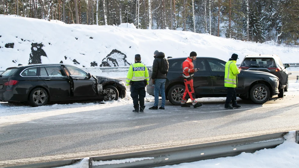 En handfull bilar var inblandade i krocken, norr om Nyköping.