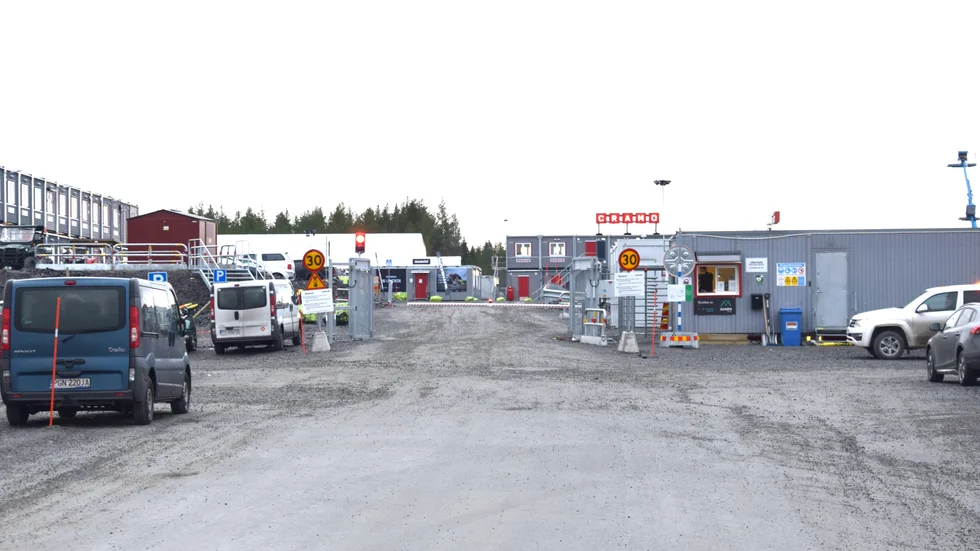 Entren till Northvolt Ett. Smiispridningen vid byggnationerna väcker nu oro i Finland.