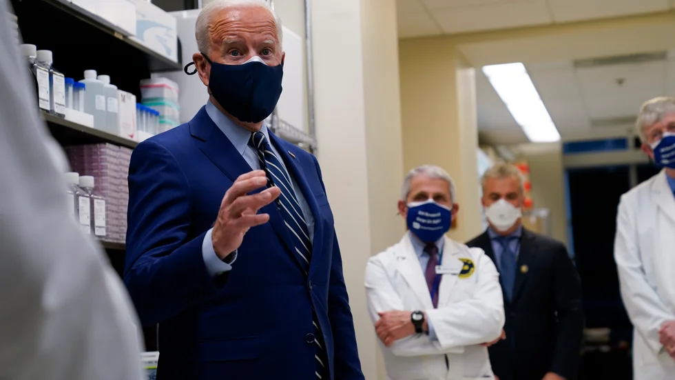 Joe Biden besökte vaccinforskningscentret vid National Institutes of Health i Maryland på torsdagen.