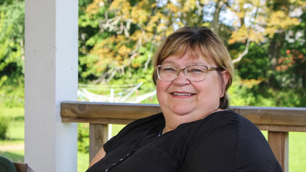 Ibland har Yvonne Larsson kundmöten hemma på altanen, det har varit uppskattat av såväl henne själv som kunderna.