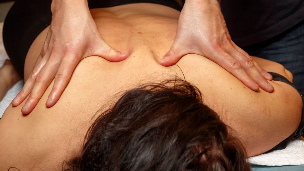 Den kvinna som sitter häktad misstänkt för grovt koppleri på en massagesalong i Eskilstuna blir kvar i häktet ett tag till, efter en ny förhandling i Eskilstuna tingsrätt. (Bilden är en genrebild)