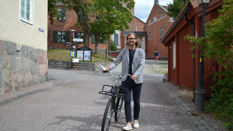  Markus Grieser har ägnat många kvällar och helger åt att gå runt på domkyrkoberget i Strängnäs. Som arkitekt och relativt nybliven Strängnäsbo väcktes hans nyfikenhet när stiftets tävling utlystes.