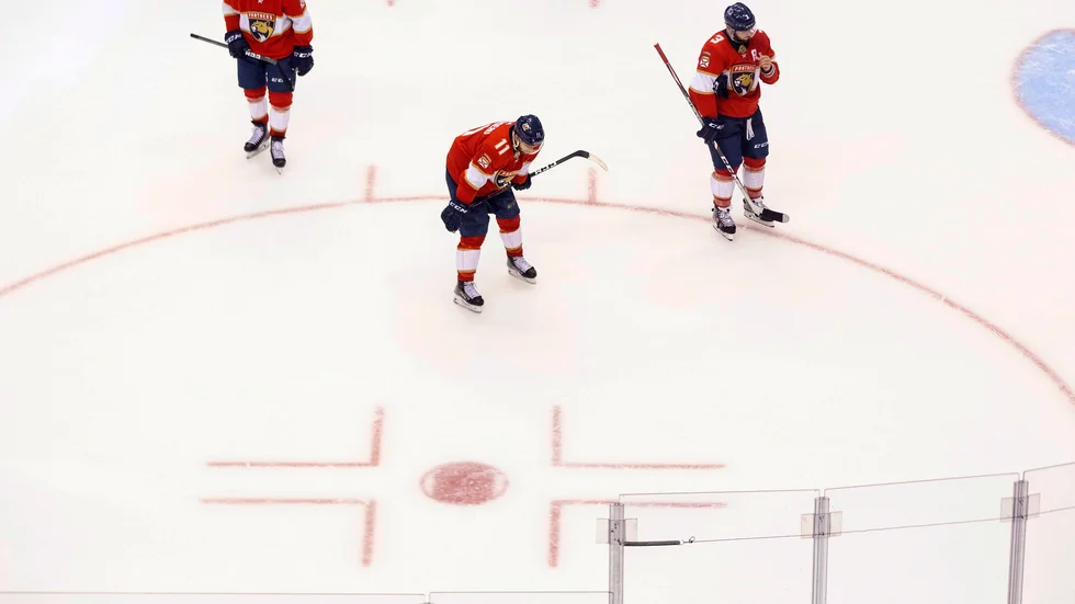 Lucas Wallmarks (nummer 71) sista match i Florida Panthers blev en förlust i Stanley Cup-slutspelet tidigare i höstas.