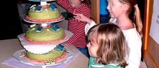 Författarna fick mumsa på tårta