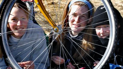 Naimi Johansson, Annika Skoglund och Lone Johansson ligger bara tillfälligt på latsidan. Om tre veckor ska formen vara på topp. Bild: TORBJÖRN LINDQVIST