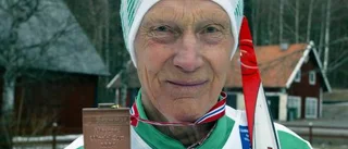 72 år och  VM-medaljör