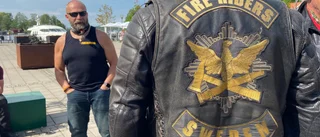 Brandmän på motorcykel besökte Strängnäs i samlad trupp