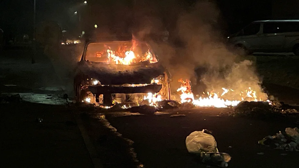 Kravaller skakade ett område nära Cardiff under måndagskvällen.