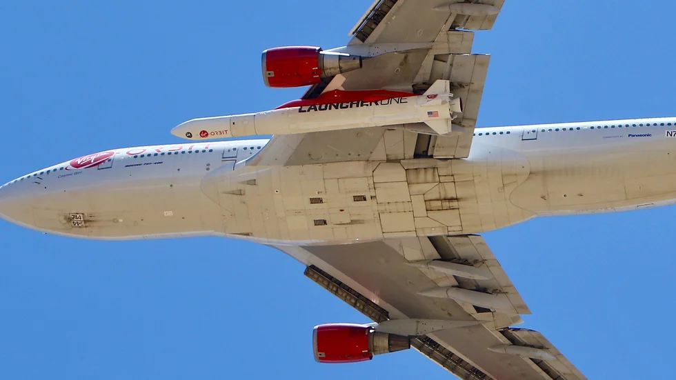 Virgin Orbits metod gick bland annat ut på att skjuta ut miniraketer från ett modifierat flygplan av typen Boeing 747-400.