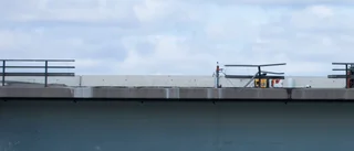 Vägarbetare föll från bron – fortfarande försvunnen