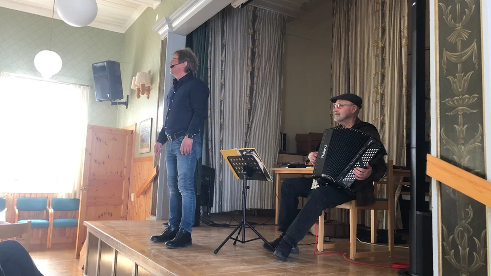 Musikanterna Gunnar Westergren och Ivar Johansson underhöll.