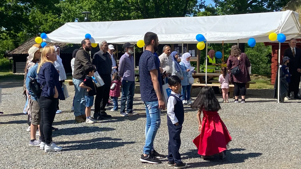 Glada besökare under Flens medborgarskapsceremoni. 