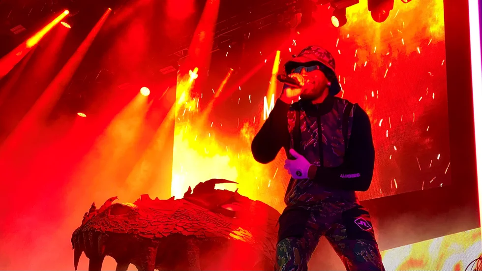 Kvällens stora dragplåster var Jireel som inte bara bjöd på många, många hits, utan även på pyroteknik och kvällens snyggaste scenkläder. Jireel bjöd på så gott som alla av sina hits som "Força", "Man of the year" och "Peligrosa".
