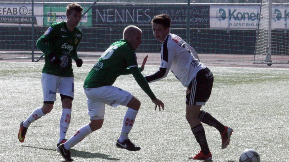 SJU MÅL. Johannes Ehn har gjort mål den här försäsongen, men har också stått för ett fräckt lir.