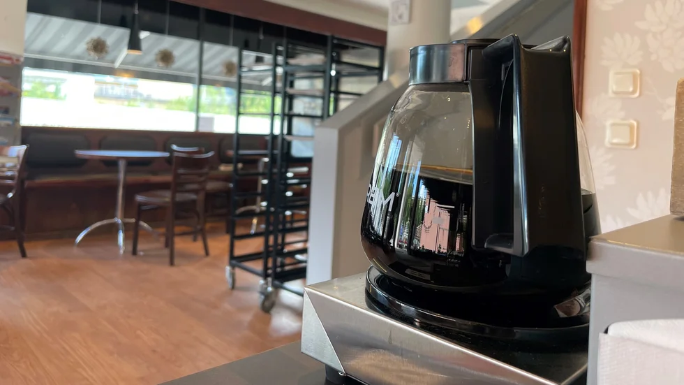 EP:s prisundersökning visar att en genomsnittlig kopp kaffe kostar cirka 35 kronor på kafé i Enköping.