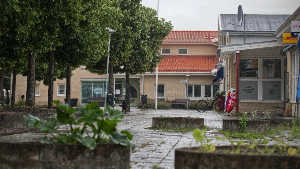 "Vår ambition på Vetebullen Fastigheter AB är att riva hela centrumet. Vi vill bygga nytt med höga hus och mycket grönska. Det har vi velat i sex års tid", säger Johan Gaore. 