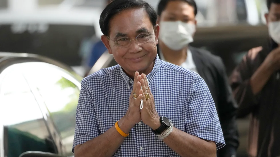 Tackar för sig. Efter lång tid i thailändsk politik meddelar nu Thailands premiärminister att han lämnar politiken helt och hållet.