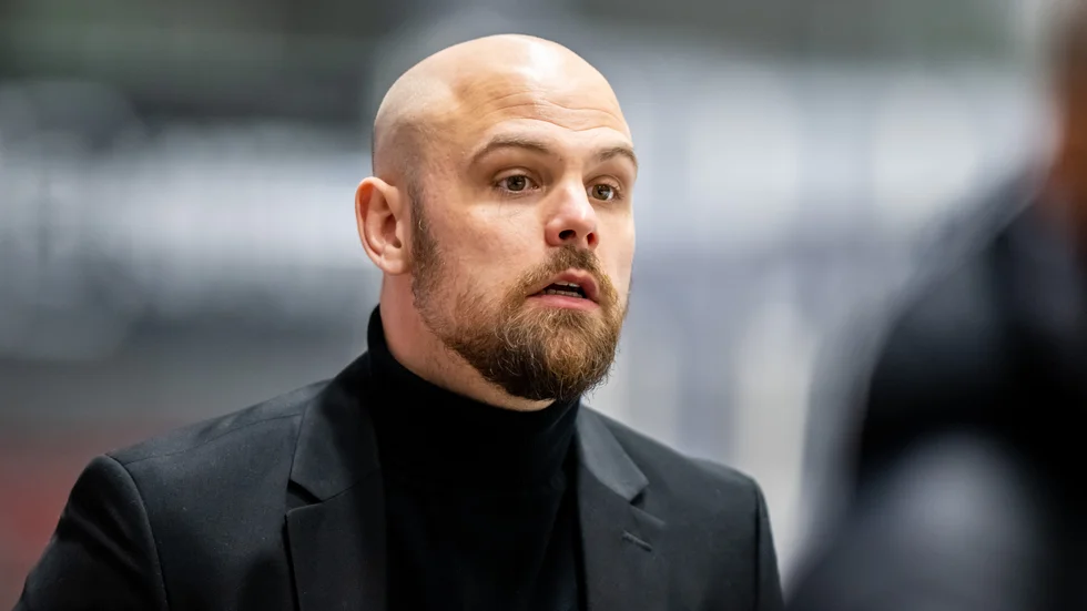 Hudiksvalls tränare Dennis Hall rasade efter matchen mot Kalmar i tisdags.