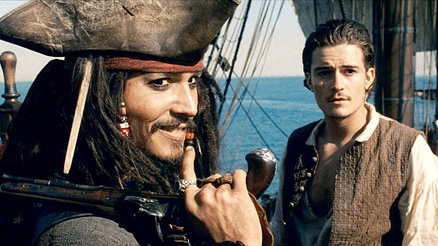 Johnny Depp stjäl showen från såväl Orlando Bloom, som resten av skådespelarna i "Pirates of the Caribbean".