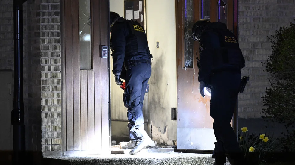 Polis och bombtekniker har varit på plats vid en fastighet i Malmö efter en explosion i ett trapphus på tisdagskvällen.