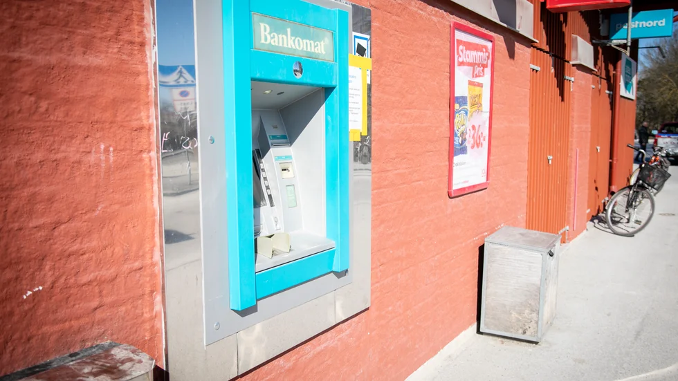 Bankomaten vid Ica Wisborg är den senaste i raden som kommer att stängas.