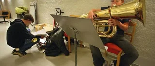 Musikfolk rasar mot nedläggning