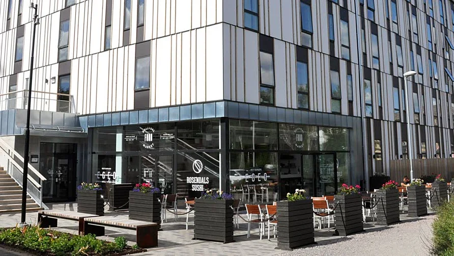 Restaurangerna huserar mittemot Rosendalshallen.