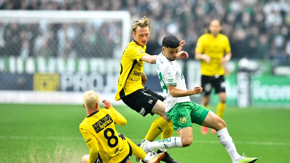 När Mjällby mötte Hammarby på Tele2 arena tidigare i maj fick många spelare åka hem med skrapsår. Arkivbild.