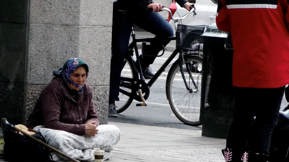 Röster höjs från kommunpolitiker runt om i landet som vill se ett förbud mot tiggeri, så även i Norrbotten. Det här är en utveckling som människorättsorganisationen Civil Rights Defenders ser allvarligt på. ”Tiggeriförbud strider mot mänskliga rättigheter och kommunpolitiker bör därför rösta emot ett sådant förslag”.