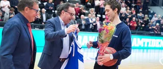 Storstjärnan hyllades med stående ovationer i LEA