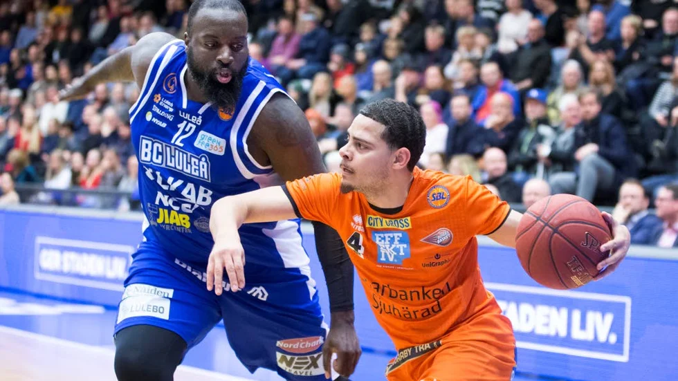 Brice Massamba och Nimrod Hilliard IV.