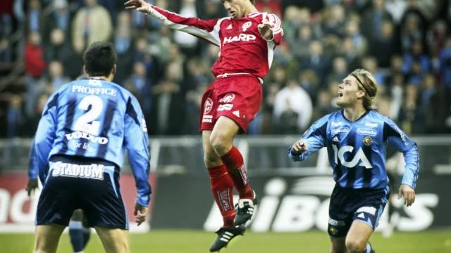 ÅFF:s  Imad Shhadeh nådde högst i den här situationen, men det var Djurgårdens Matias Concha och Johan Arneng som fick fira efter cupfinalen i lördags.      Bild: MOA KARLSBERG