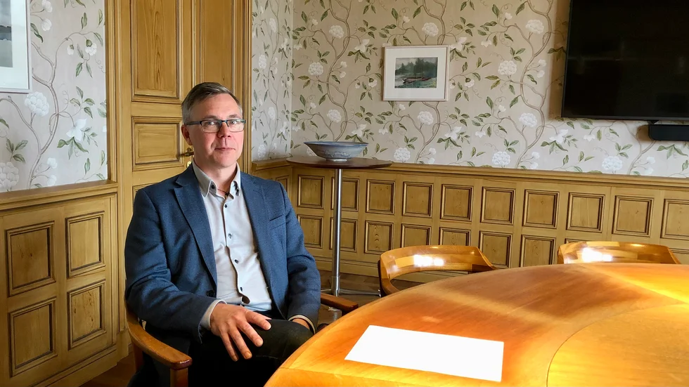 "Nu väljer vi att följa märket fullt ut över två år, och då kostar det mycket mer än det som budgeten innehåller", säger Johan Söderberg (S), kommunstyrelsens ordförande i Katrineholm. 