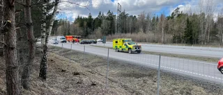 Flera bilar i olycka på E 18 – motorvägen stängdes