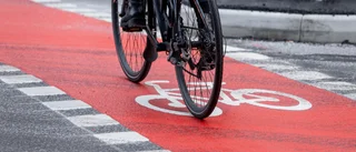 Gör dig så liten som möjligt när du möter en cyklist!